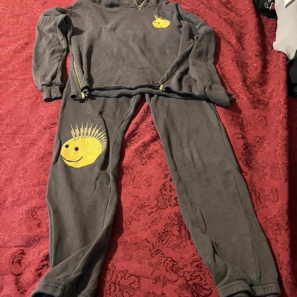 Lauren Moshi Charcoal Outfit with yellow design